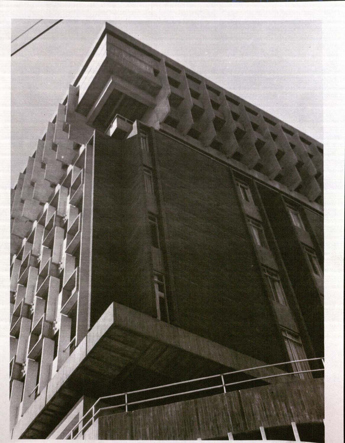 Detail view of the exterior of the 1965 Iraqi Reinsurance Building highlighting the hierarchical design of the upper floors.