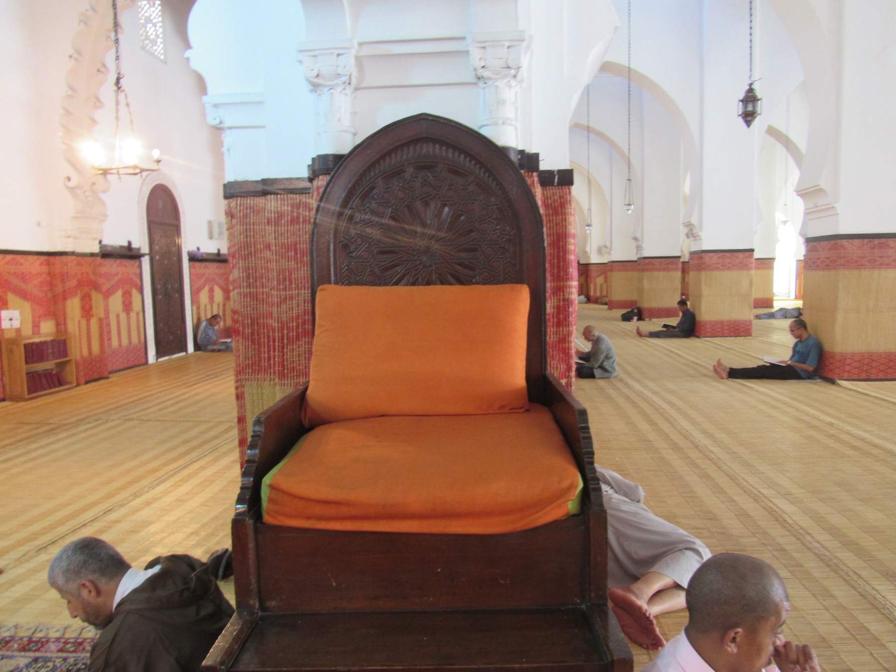 Mosquée Mohammadi - Interior view with minbar.