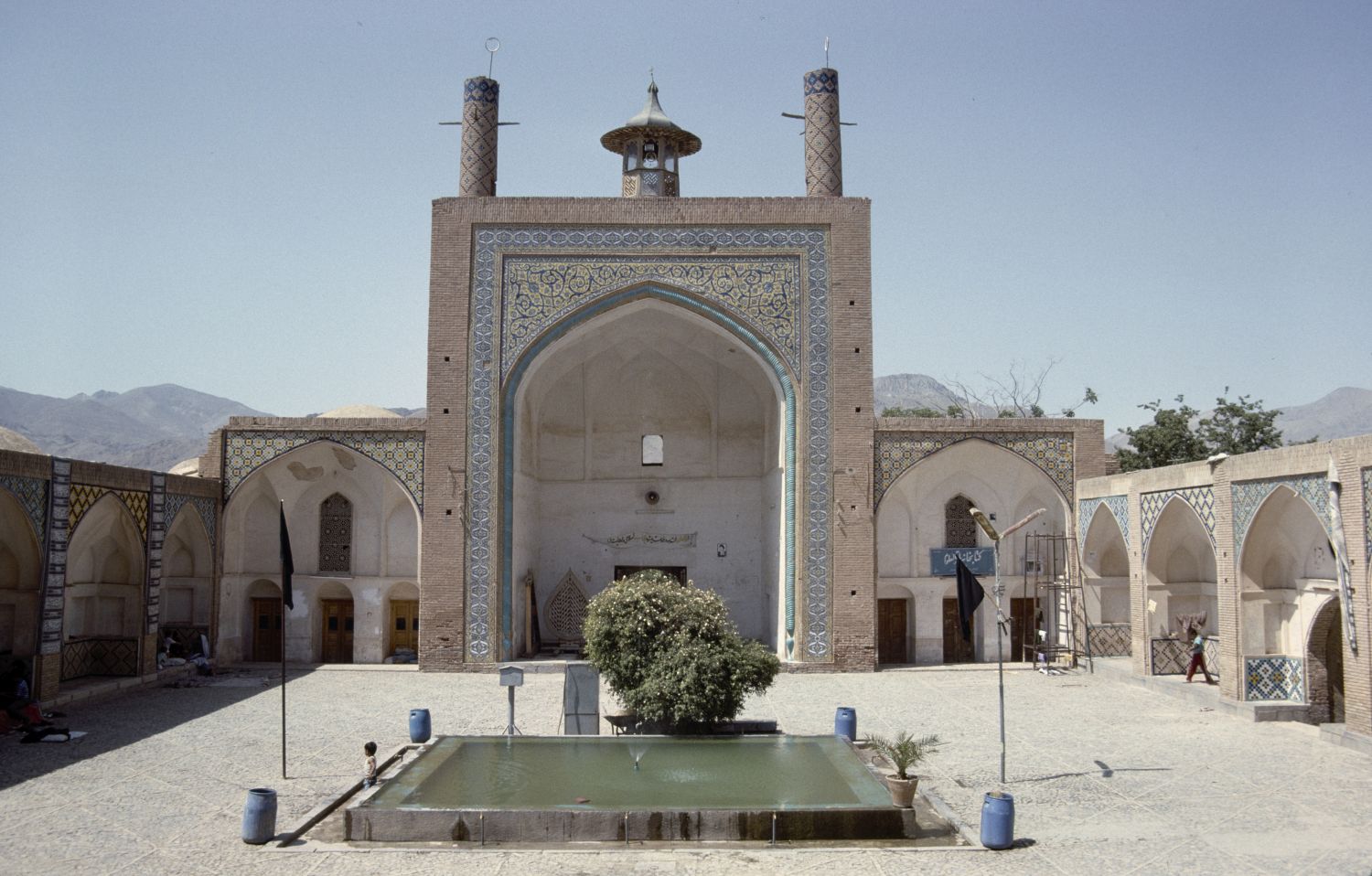 Marqad-i Sultan 'Ali ibn Imam Muhammad Baqir - View of a courtyard.