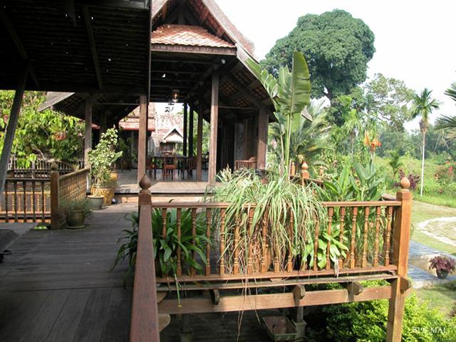 Rumah Seberang Baroh from popen terrace by Rumah Kuala Ibai