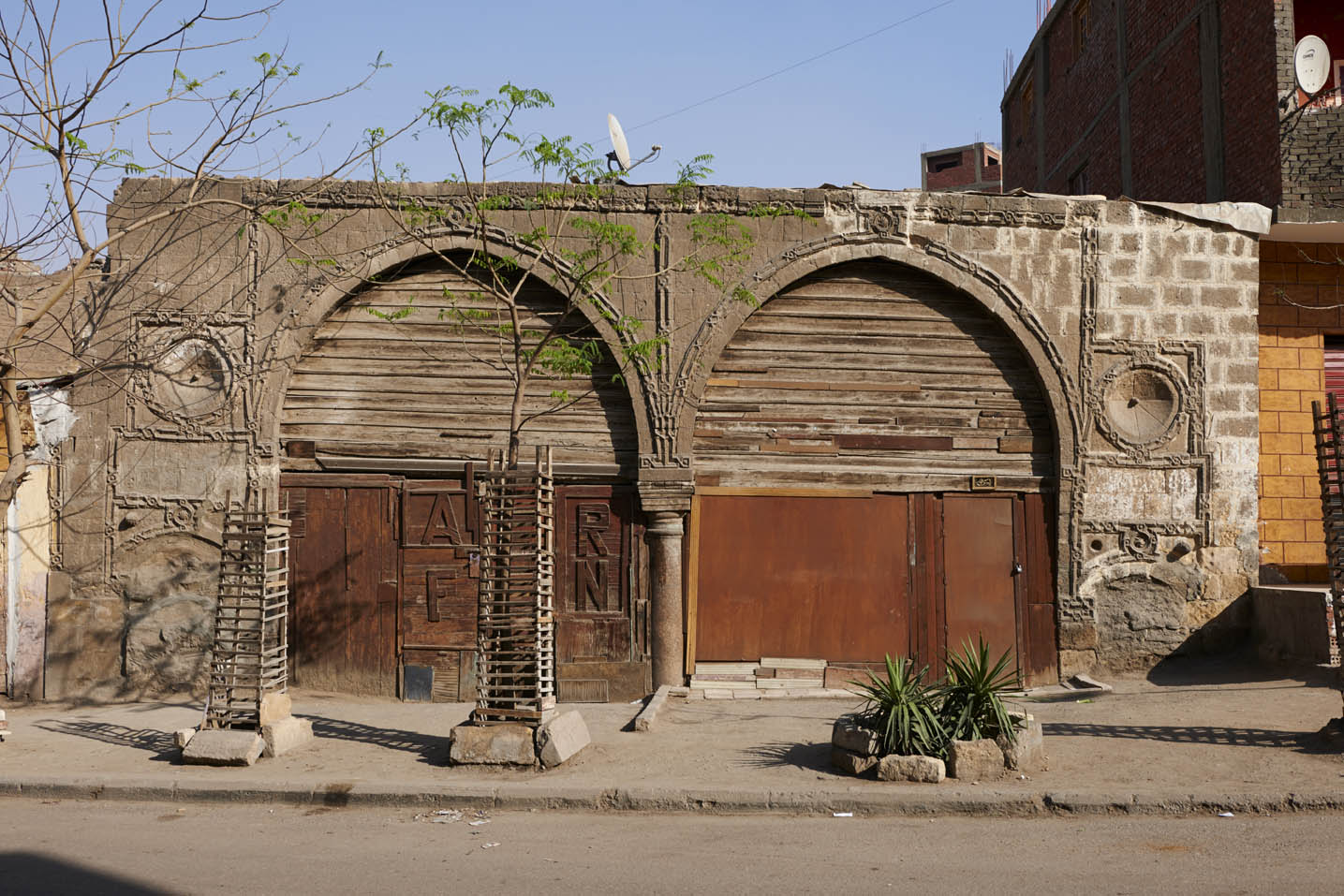 Hawd facade on Shari' Bab al-Wada, with closed-in arches