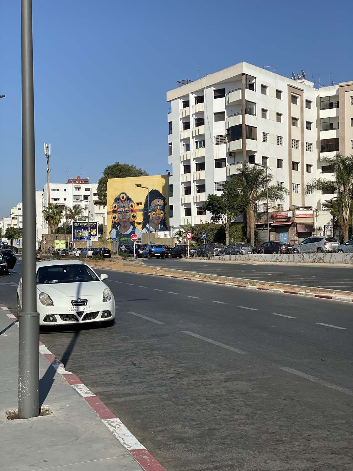 <p>View of an apartment building across&nbsp;Avenue El Hadj Ahmed Charkaoui</p>