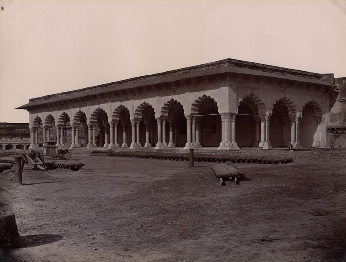 19th century image of the Diwan-i Am or public courtroom in Lal Qila