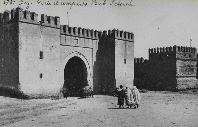 Exterior view of Bab al-Fetouh and ramparts from outside / "Fez, Porte et remparts Bab Fétouh"