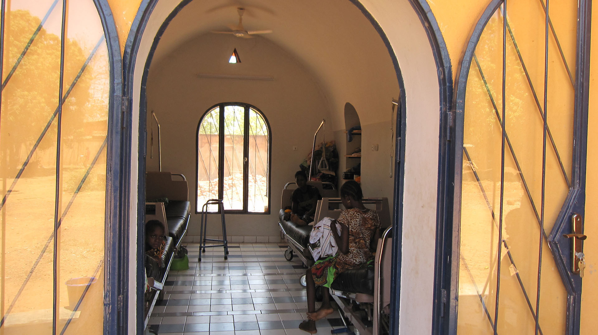 <p>The new facilities are contained within four Nubian-style vaults made of mud bricks, requiring no formwork and minimal construction skills, and laid on concrete foundations.</p>