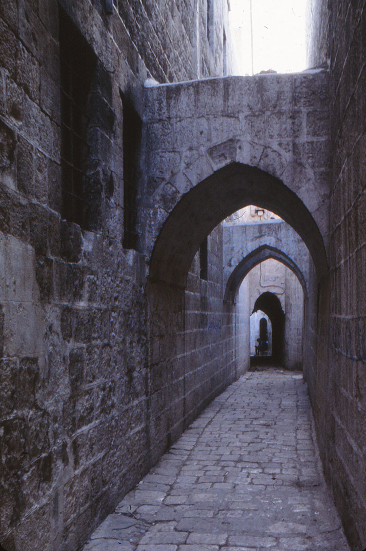 <p>View of a street with archways in the Bab Qinnasrin Quarter, Aleppo</p>
