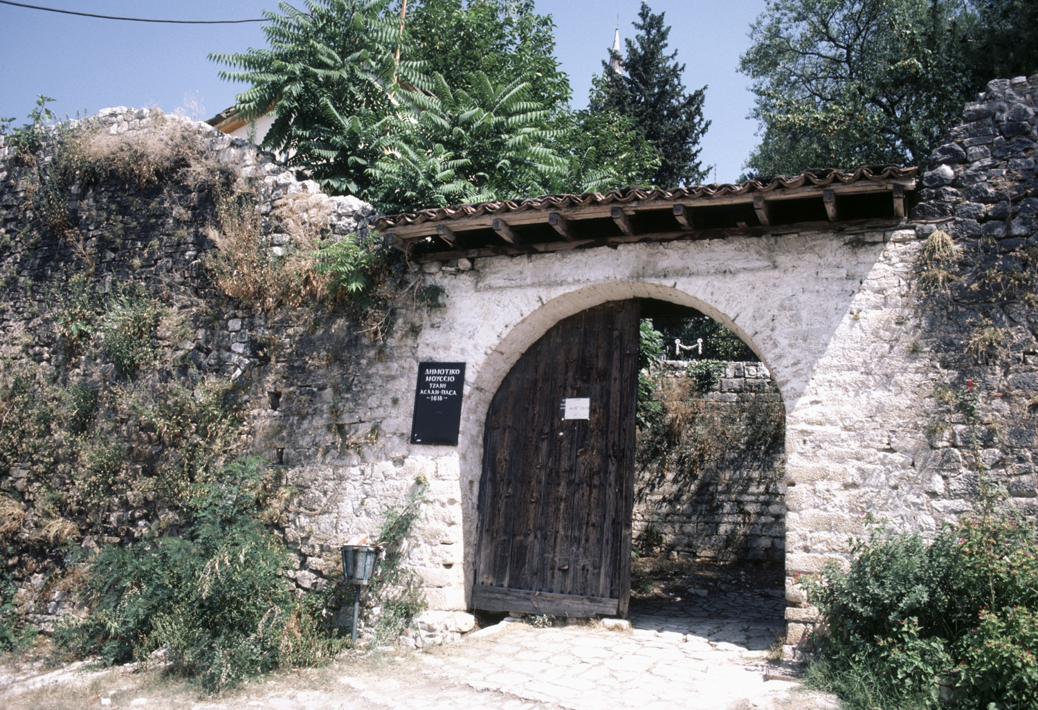 Gate to the complex