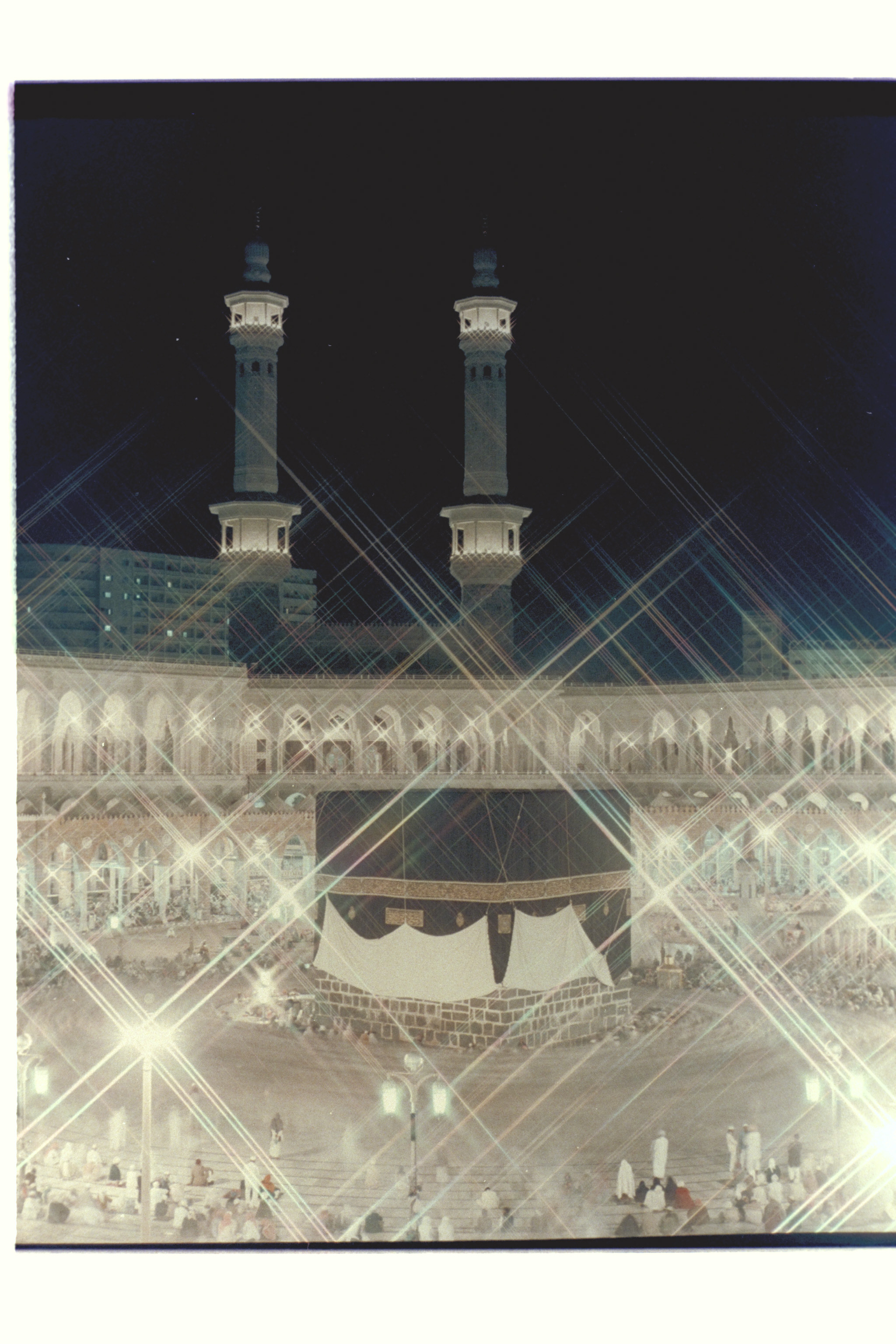 night view of the Ka'aba from inside the Haram al-Sharif 