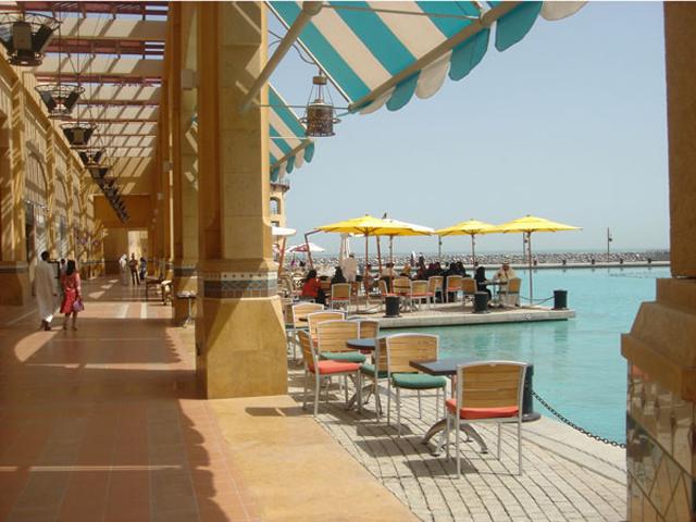 Al-Kout lagoon northern arcade and seating