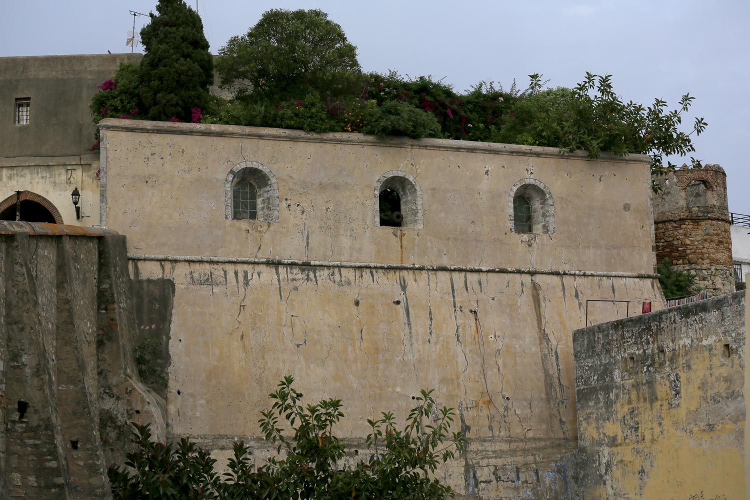 View of the faade with canon portals