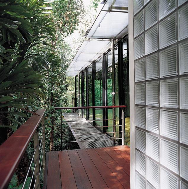 The metal decks are used as light shades protecting the house from sunlight