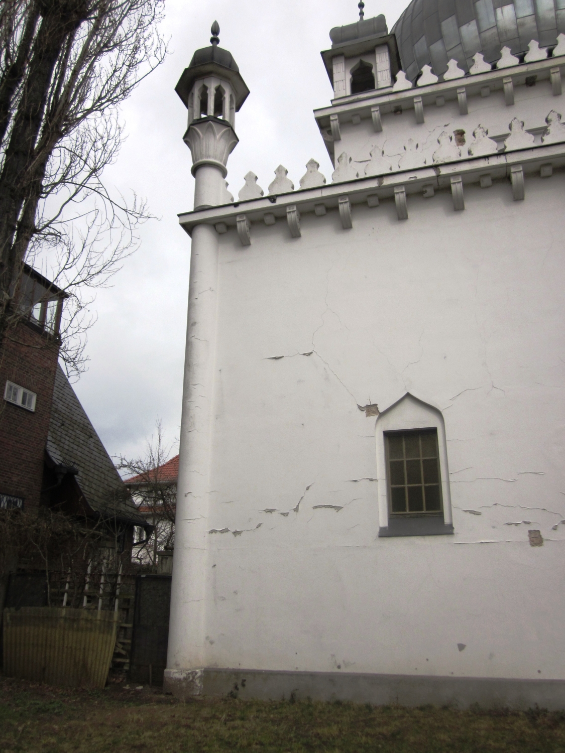 Exterior detail of the southwest corner of the mosque