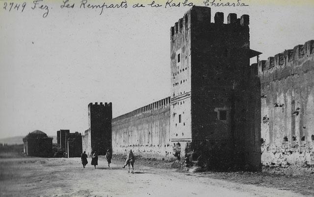 General view of fortifications of Qasbah Cherarda / "Fez, Les Remparts de la Kasba Chérarda"