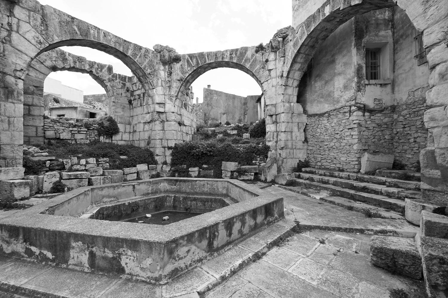 General view. The Roman Baths. View of the "frigidarium" with a hexagonal pool in the center