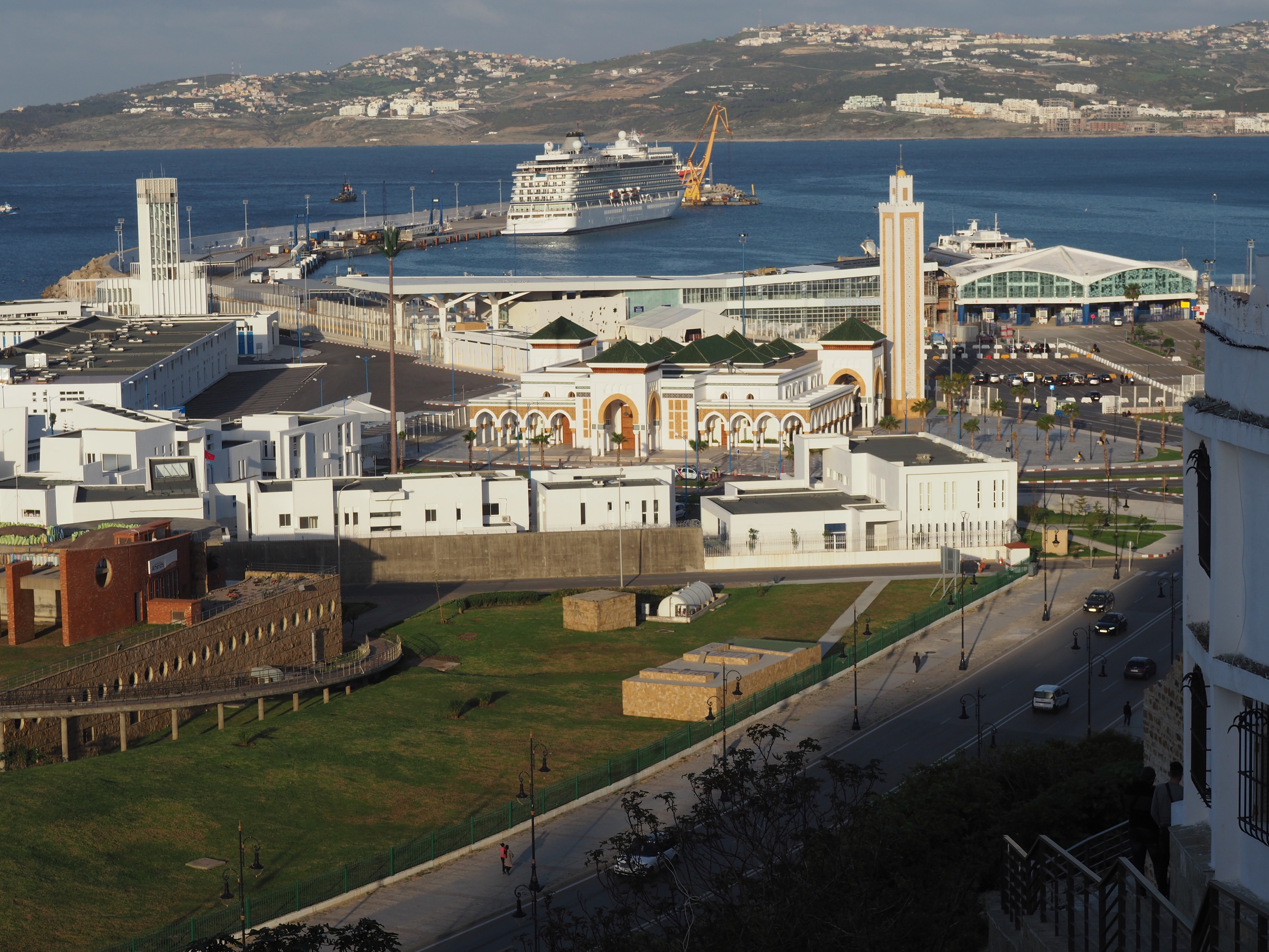 SPRET Amendis, Tanger - <p>View of the port from the stairs along the north wall, the new port mosque in the foreground, Amendis facility on the left</p>