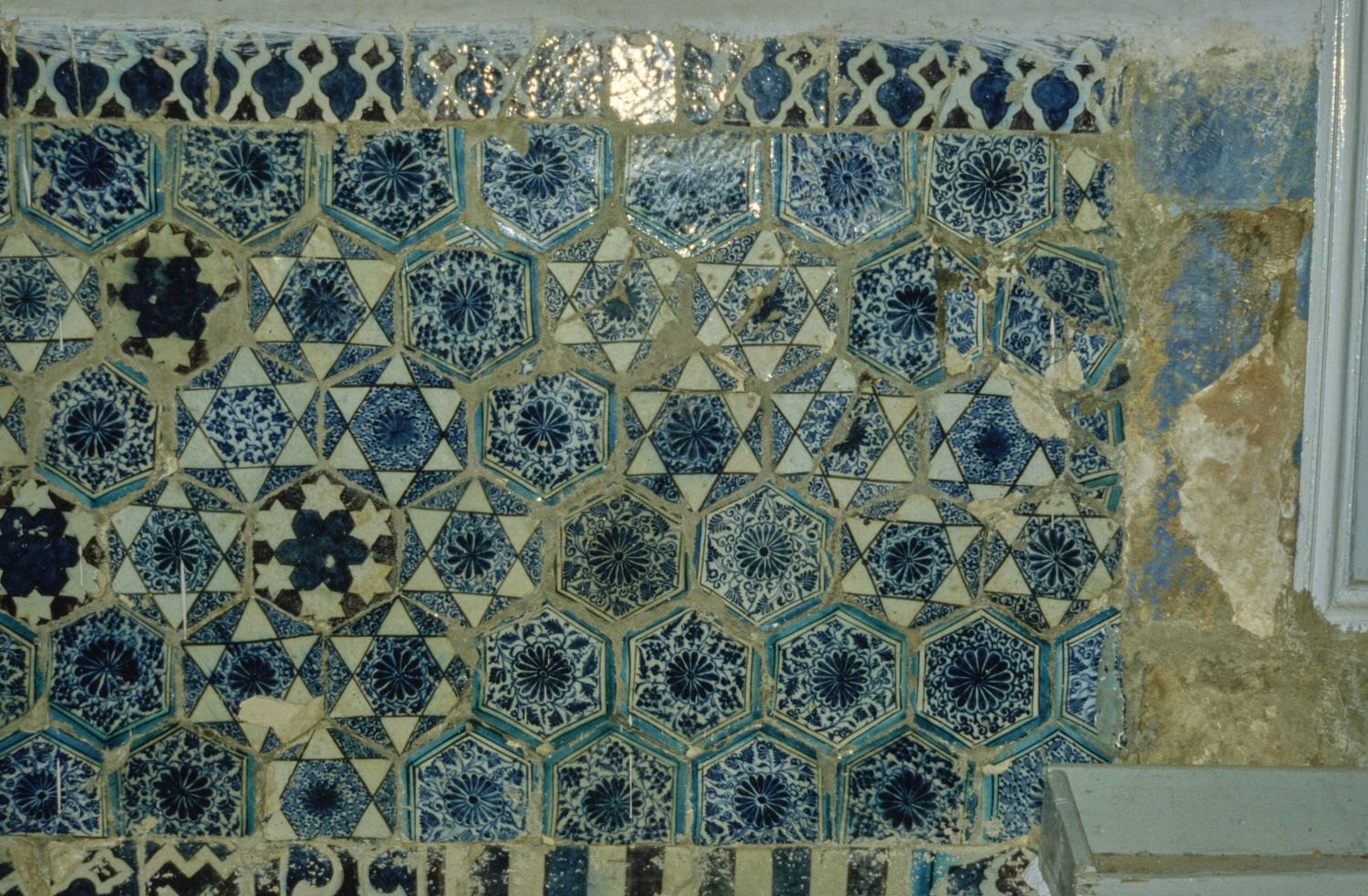 &nbsp;Mosque: close view of tile revetment.