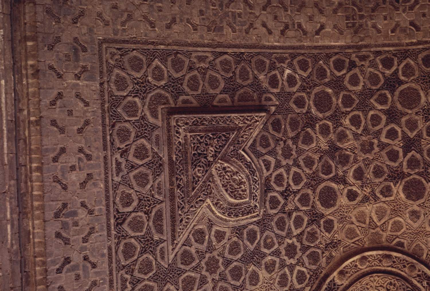 East iwan: view of vault showing carved geometric ornament.