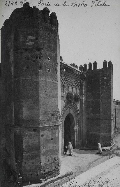 Bab Chorfa - Exterior view of an entry into Qasbah Filala / "Fez, Porte de la Kasba Filala"