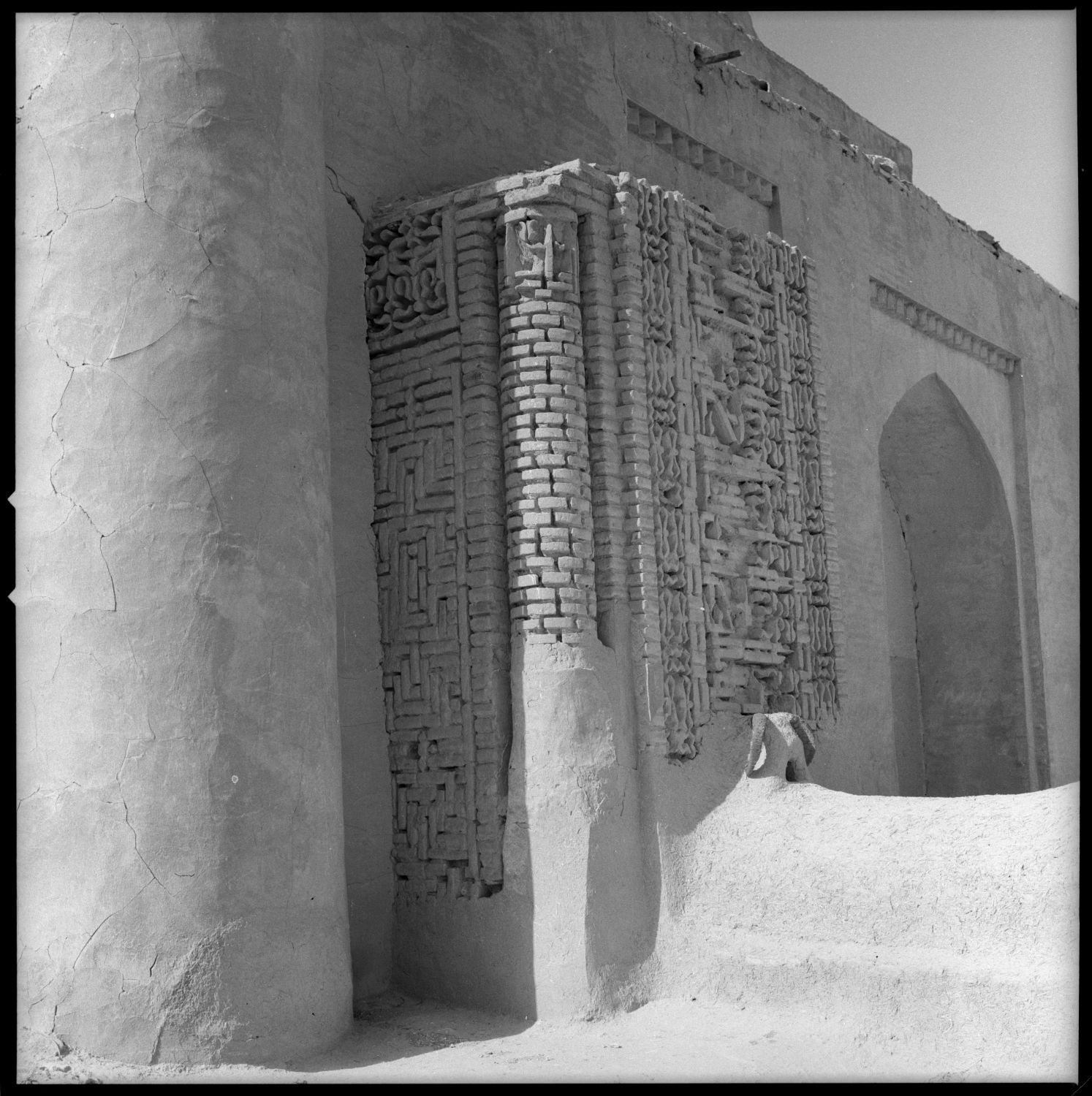 Imam Zayn al-Abadin Ziyarat - View of the tomb and headstone.