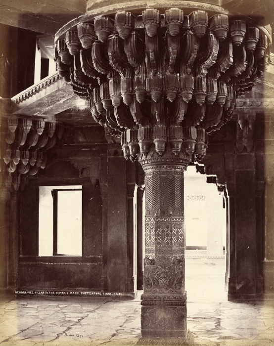 19th century image of the interior pillar in the Diwan-i Khas at Fatehpur Sikri
