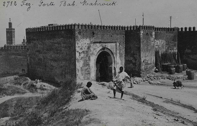 General view of Bab Mahrouk / "Fez, Porte Bab-Mahrouk"