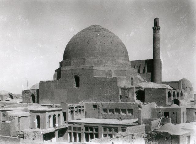 Masjid-i Jami' (Isfahan) - Exterior view from south looking north, with southeast dome and rear of southwest (qibla) iwan visible.