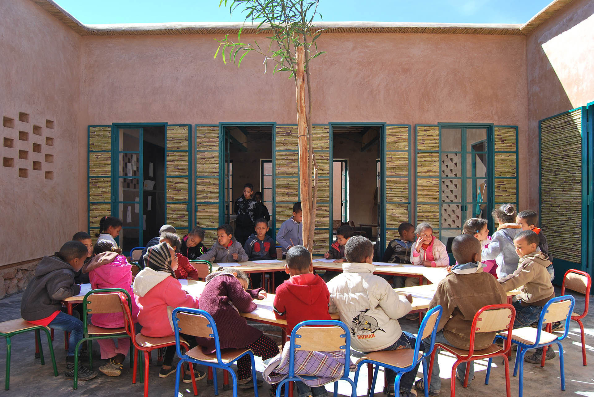 <p>External classroom in a courtyard</p>