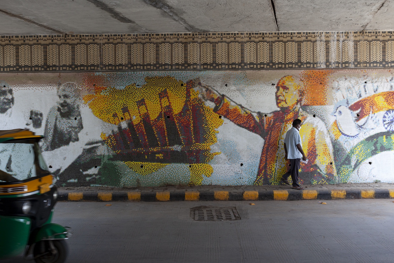 <p>A mural of Sardar Vallabhbhai Patel Stadium&nbsp; in one of the underpasses in Ahmedabad city</p>
