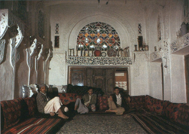 Men sitting in mafraj of Bayt al-Belayli