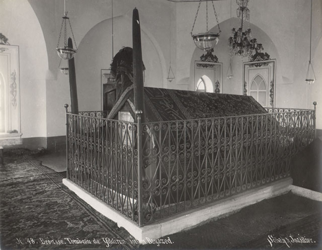 The sarcaphagus of Bayezid I inside the mausoleum