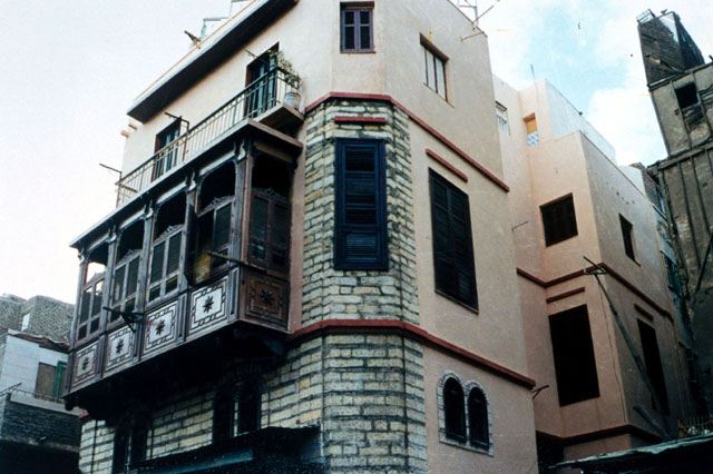 Exterior view showing projecting muqarnas balcony