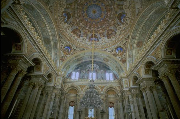 Interior view of the Ceremonial Hall (Muayede Salonu), Dolmabahçe Palace