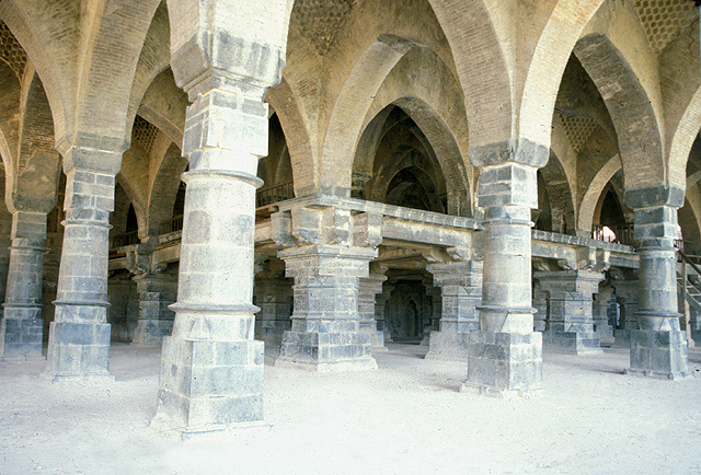 The raised prayer platform of the Badshah-ka-takht located in the north wing of prayer hall