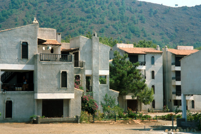 Exterior vie showing façades