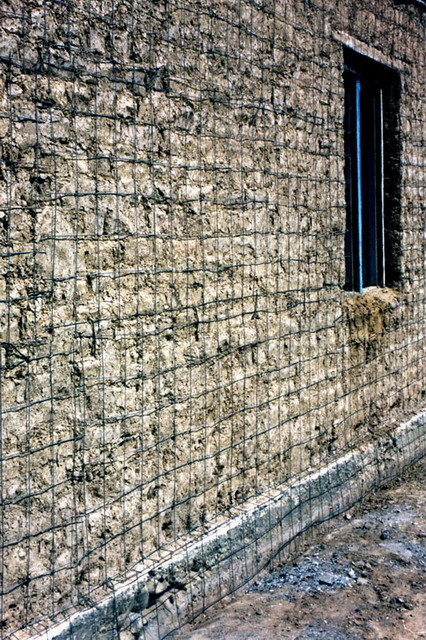 Reinforcing of wall with metal mesh