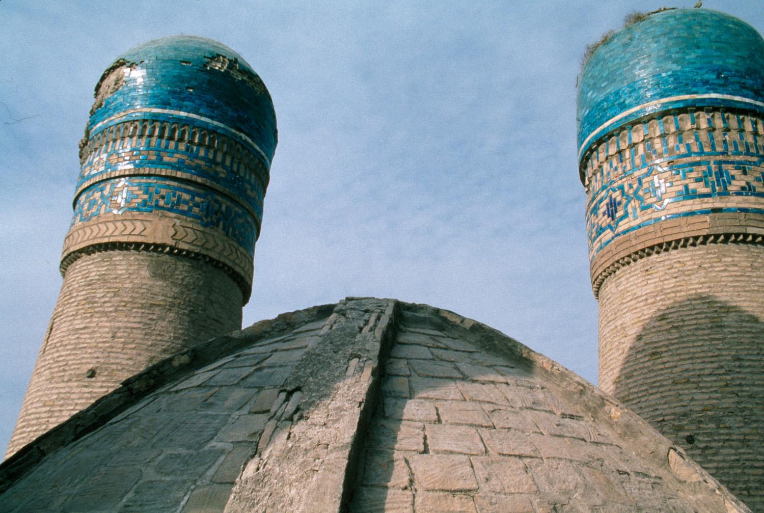 Chor Minor - Detail view of the dome and two minarets