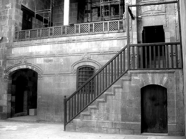 Manzil Zaynab Khatun - View of courtyard and steps
