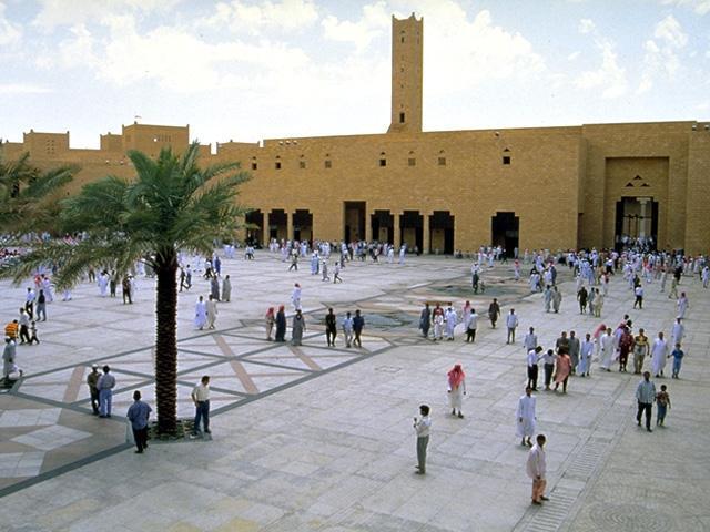 Great Mosque of Riyadh and the Old City Center Redevelopment - Public square in the Qasr al-Hokm district with al-Adl in background