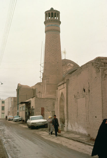 Masjid-i Jami' (Kashan) - Exterior view from street, with minaret