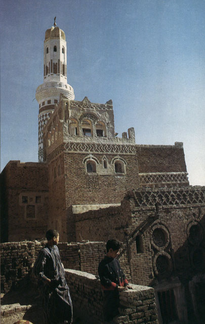 The minaret of the Mosque of Imam Salah al-Din with the upper levels and mafraj of Bayt al-Afari in the foreground