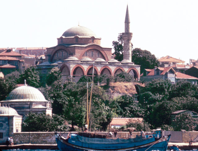 Rum Mehmed Pasa Mosque - Northern view of mosque  from the waters of Üsküdar, with the Semsi Pasa Complex on the shore