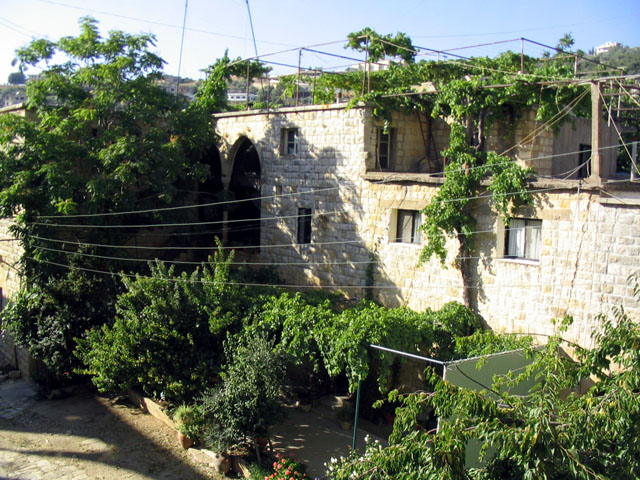 Houses opening to the saray courtyard
