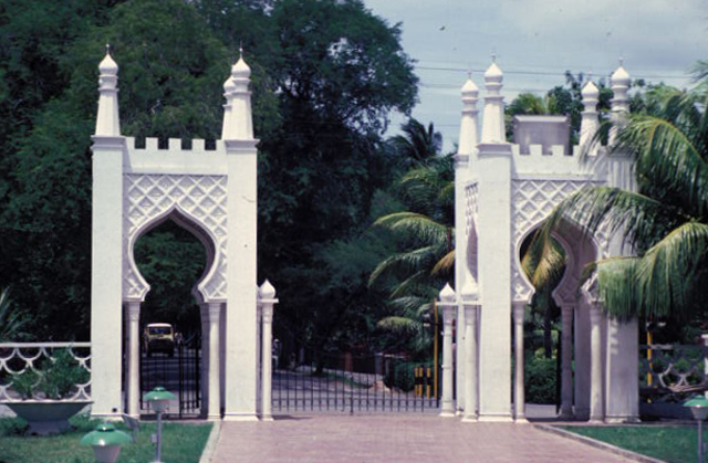 Split south entry gates
