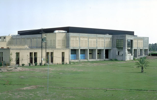 <p>East façade, gymnasium</p>