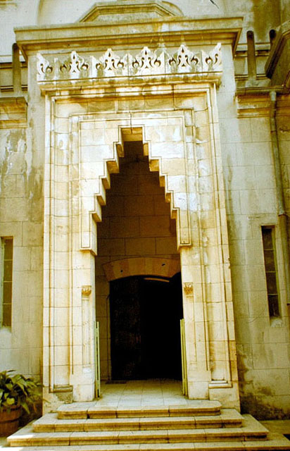 Entry to building