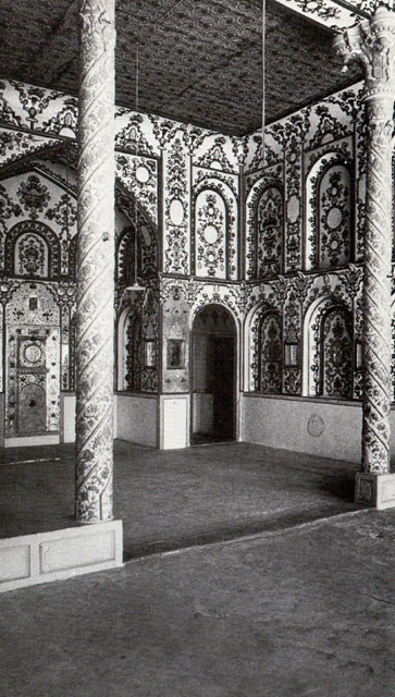 Interior view of the audience chamber in the <i>biruni</i>, looking towards the <i>shah nishin</i>.