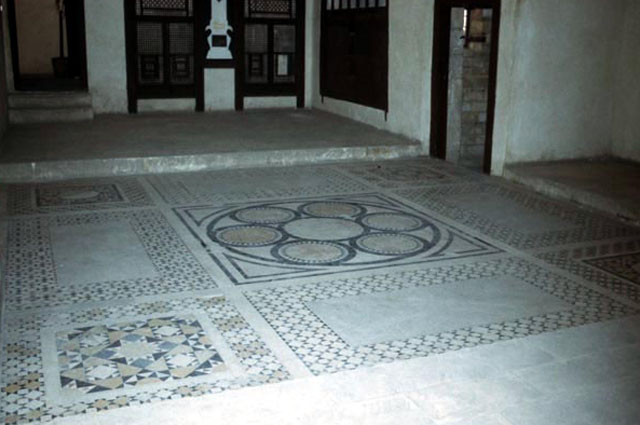 Manzil Zaynab Khatun - Interior, floor decoration
