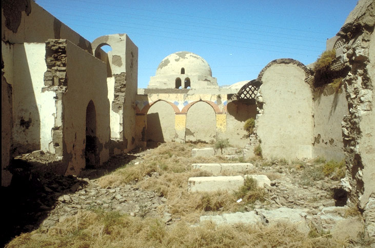 New Gourna Village - Court in decay