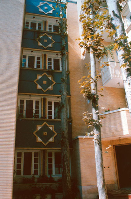 Side façade, close-up