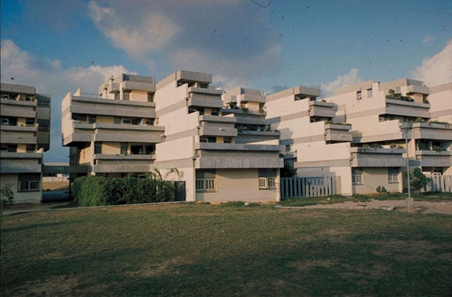 Naval Officers' Housing - Front façade, view from lawn